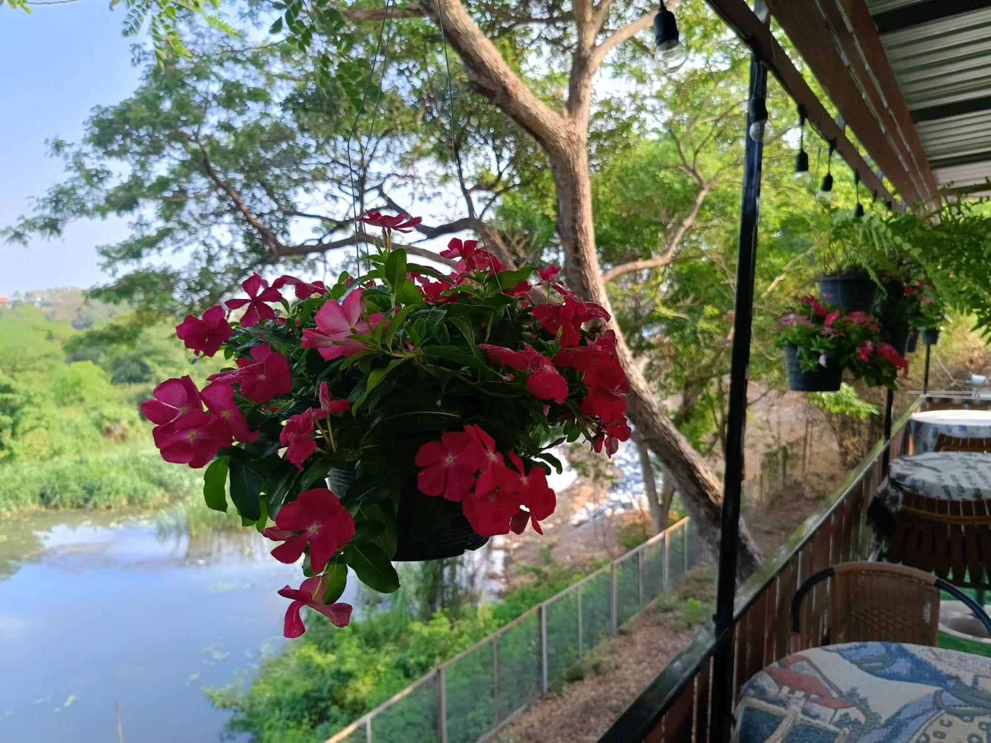 Bussaracum Resort Kanchanaburi Luaran gambar